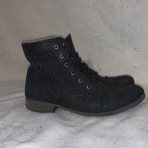Boots (9W)